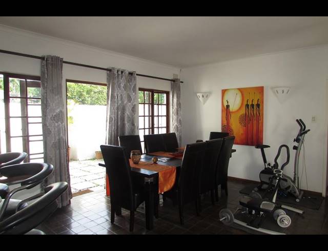 4 BEDROOM FREESTANDING FOR SALE IN CHILTERN HILLS